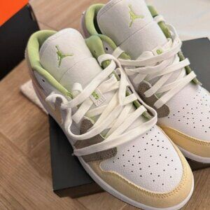Jordan 1 Low Pastel Grind Vivid Green (GS) Size:  US 7Y